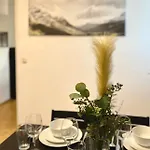 Urbanstays Landstrasse - Center - Near Casino Διαμέρισμα *